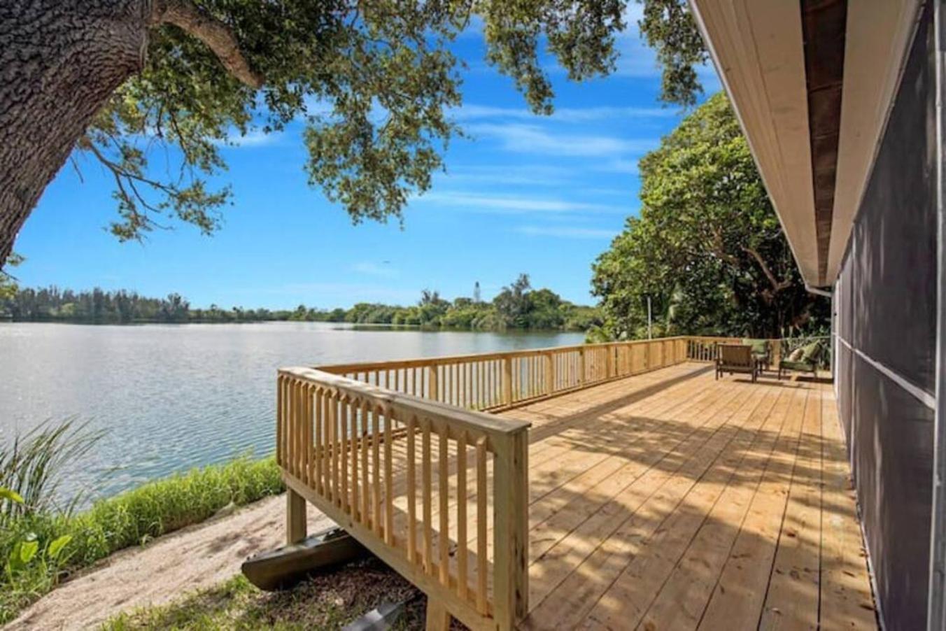 Lake House Unit 1 By Pmi Davie Eksteriør billede
